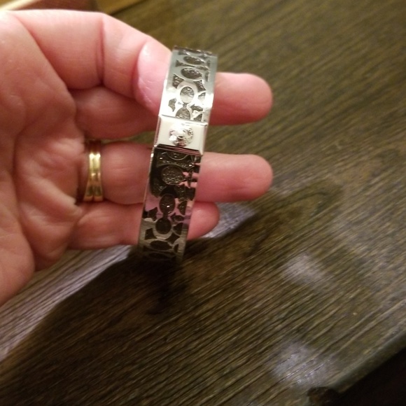 New Coach Signature C Black Glitter Shimmering Enamel Bangle Bracelet - Picture 2 of 10